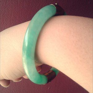 Jade/gold bracelet